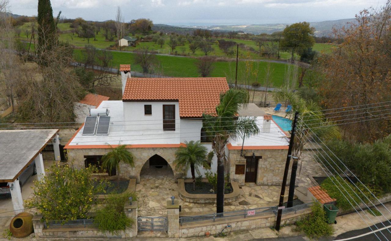 Koutsini Villa - B&B Páno Akourdáleia