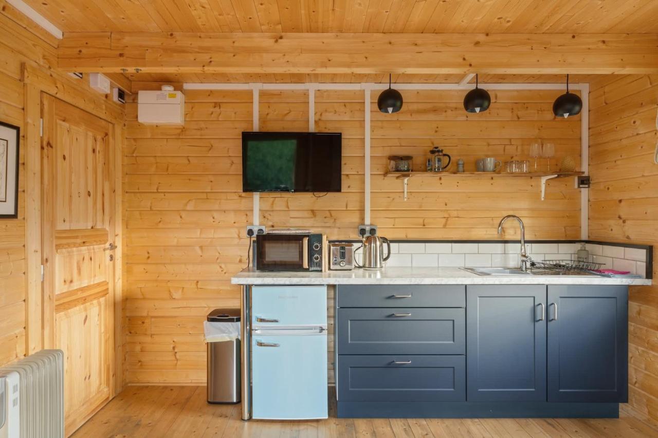 Scandi-Style Cabin in Bideford Private Parking - Chambres d’hôtes Bideford