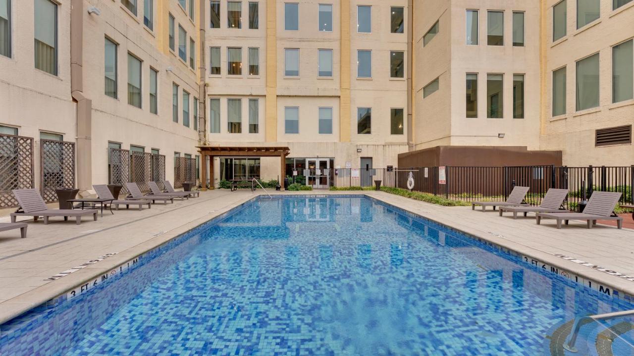 Sleeps 6 I Downtown I Walk to Conv Ctr I 24hr Gym - Bed and Breakfast Dallas