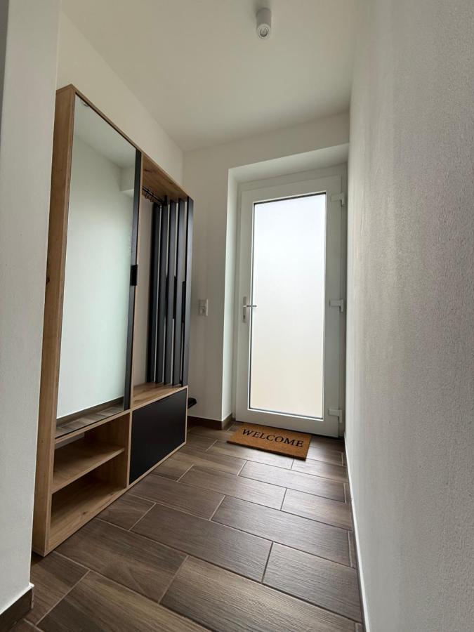 Moderne Ferienwohnung, separater Eingang, Neubau, Smart Tv & Wifi & Kaffemaschine inklusive - B&B Lohr am Main