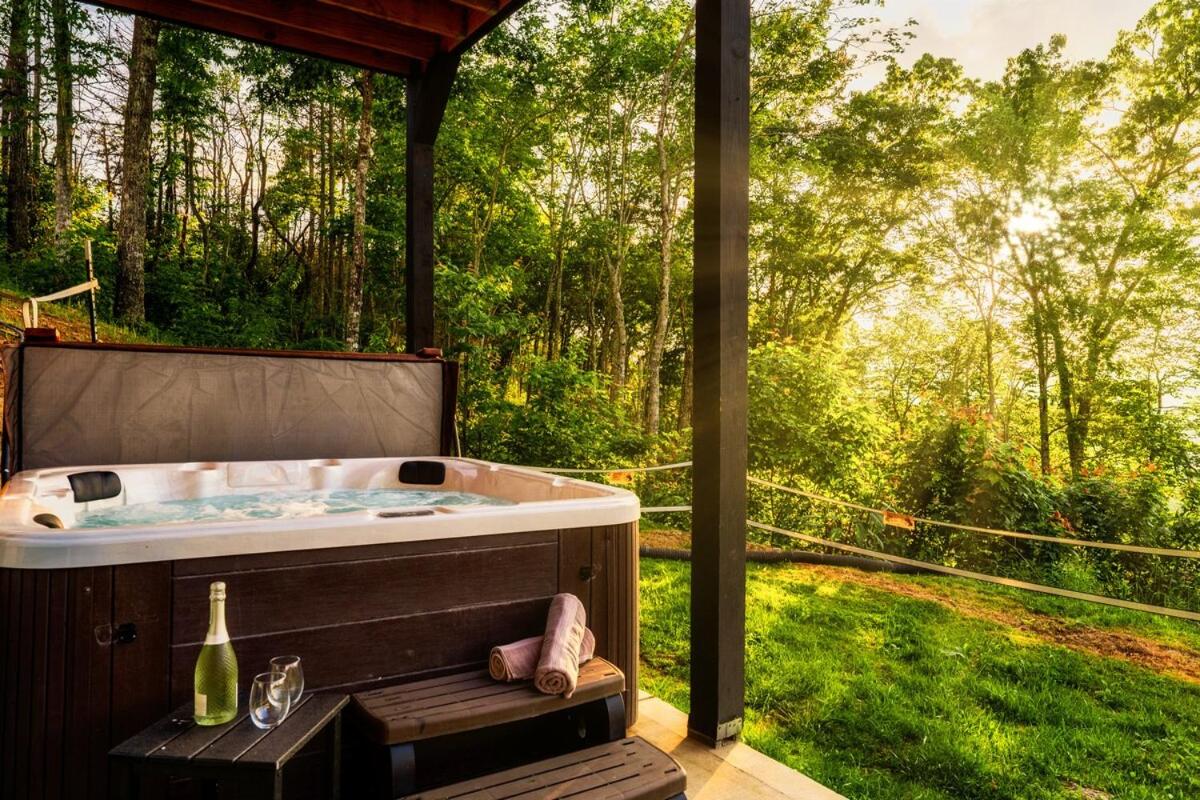 Private Pool Cabin with Theater, Hot Tub & Views - B&B Sevierville