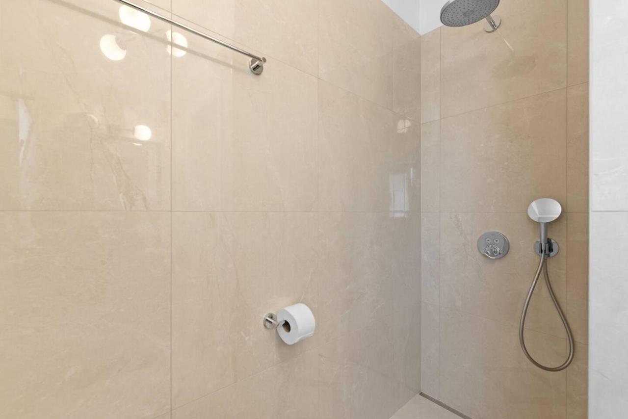 Villa San Antonio with private pool in Novigrad - B&B Bužinija