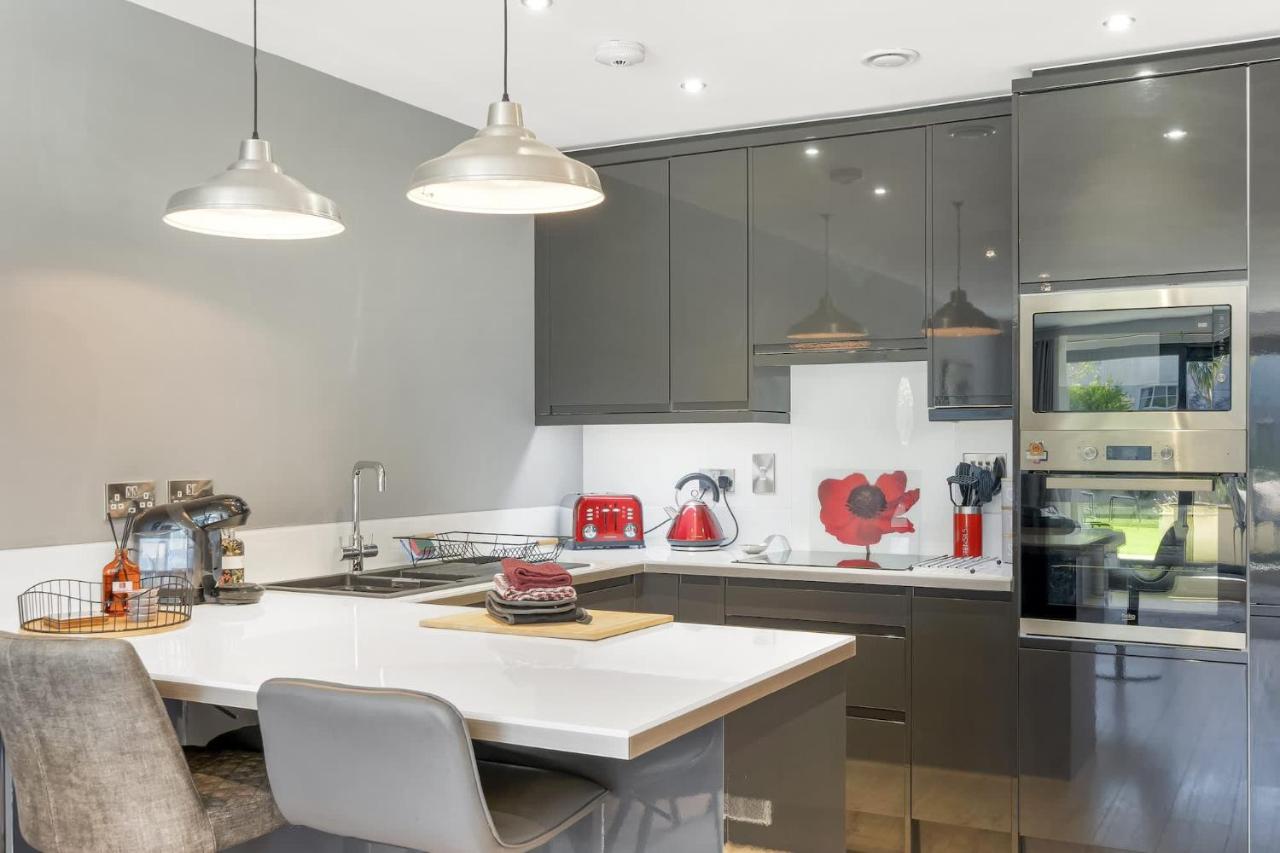 Modern Apartment Private Parking & Terrace - B&B Plymouth