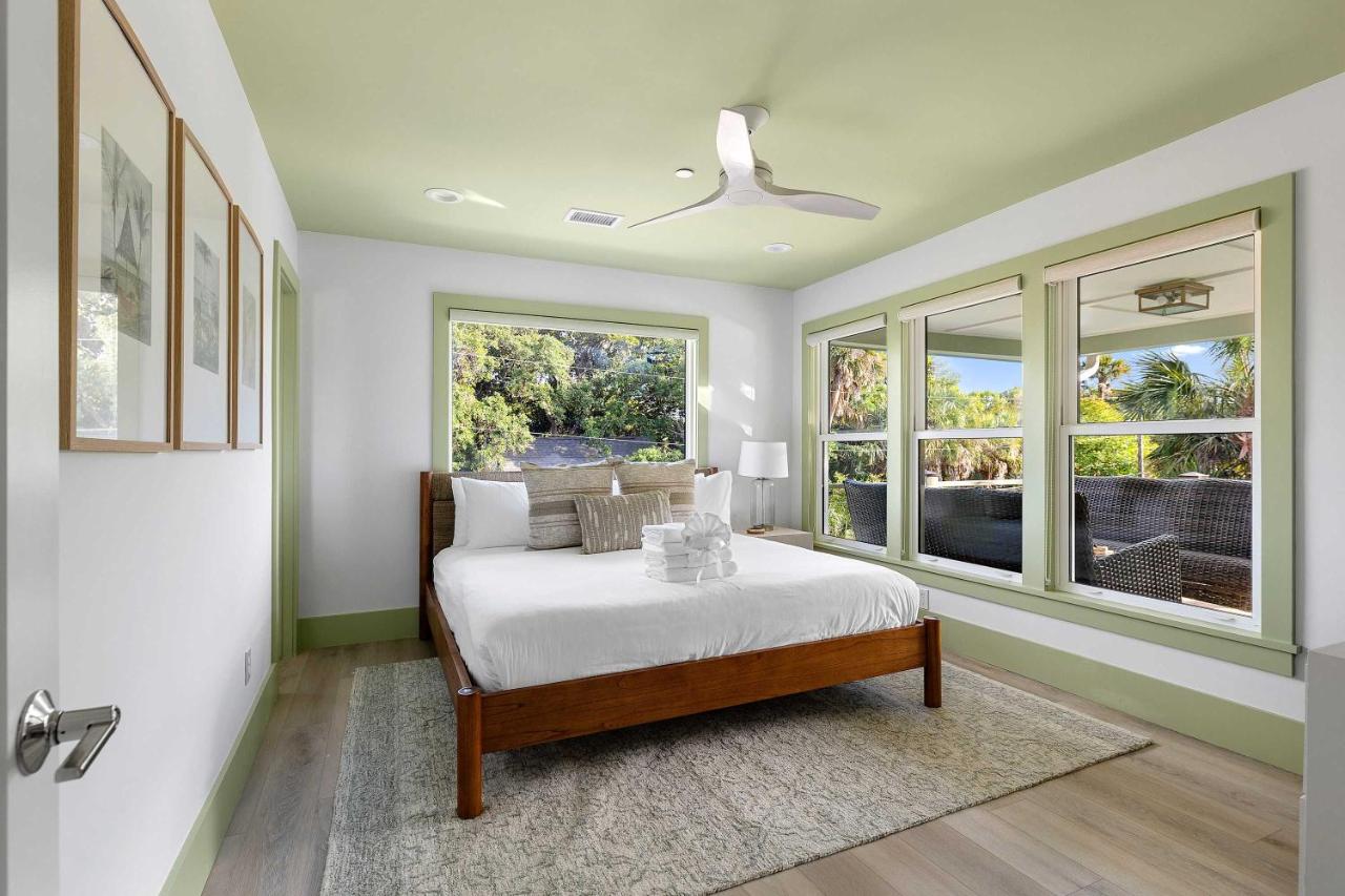 The Manchester Big 3bd Condo 1 block to beach - Bed and Breakfast Folly Beach