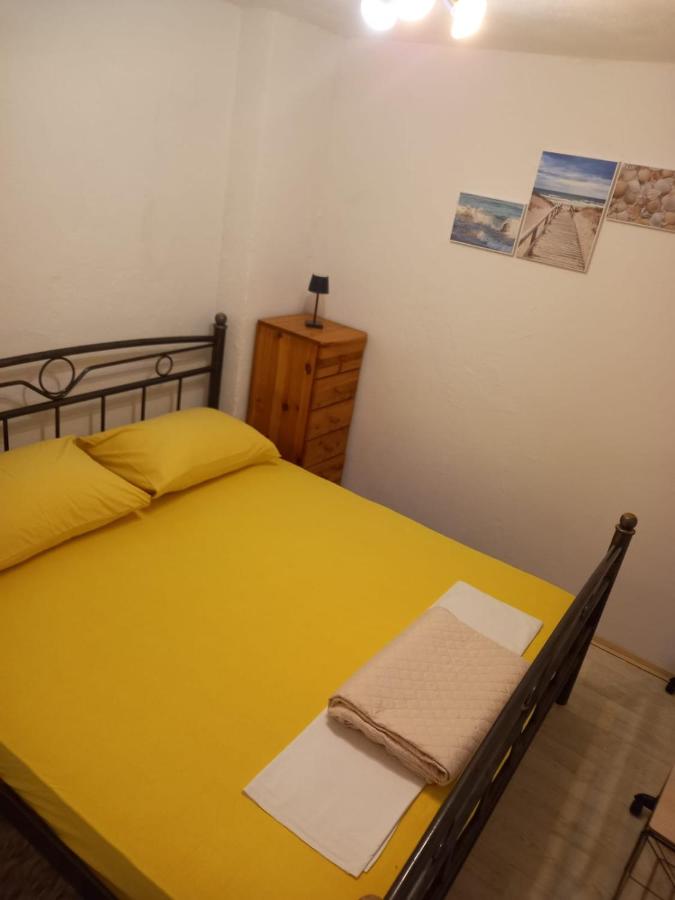 Appartamento con 2 Camere da Letto, Terrazza e Vista Mare