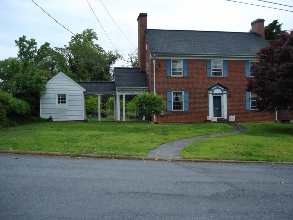Welcome to your private cozy Suite #2 near LU, Stadium & general hospital - Chambres d'hôtes Lynchburg