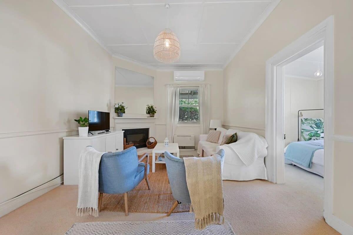 'Overseers' Cottage - Mayfield Vineyard in Orange - Bed and Breakfast Bloomfield