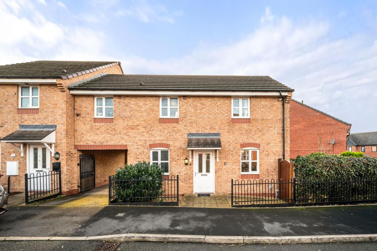 Stylish 3BR Home - Sleeps 7 - 15 Min to City Centre, Parking Garden & Fast Wi-Fi - Chambres d'hôtes Manchester