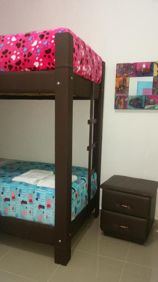 Kleine Tweepersoonskamer met 2 Aparte Bedden