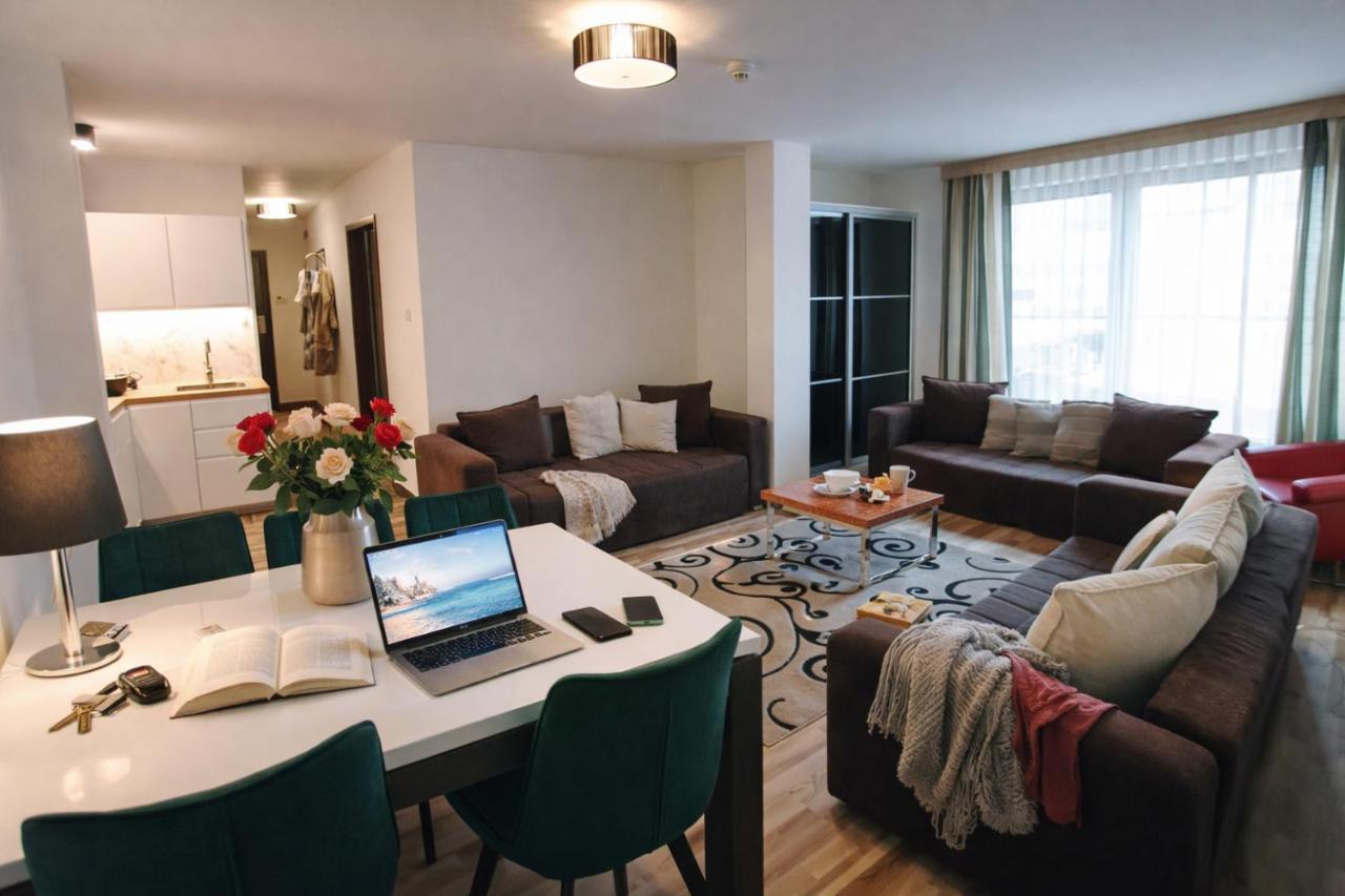 116 Duży Apartament rodzinny z aneksem kuchennym 200 m od morza jacuzzi i sauny w obiekcie - Chambres d'hôtes Kołobrzeg