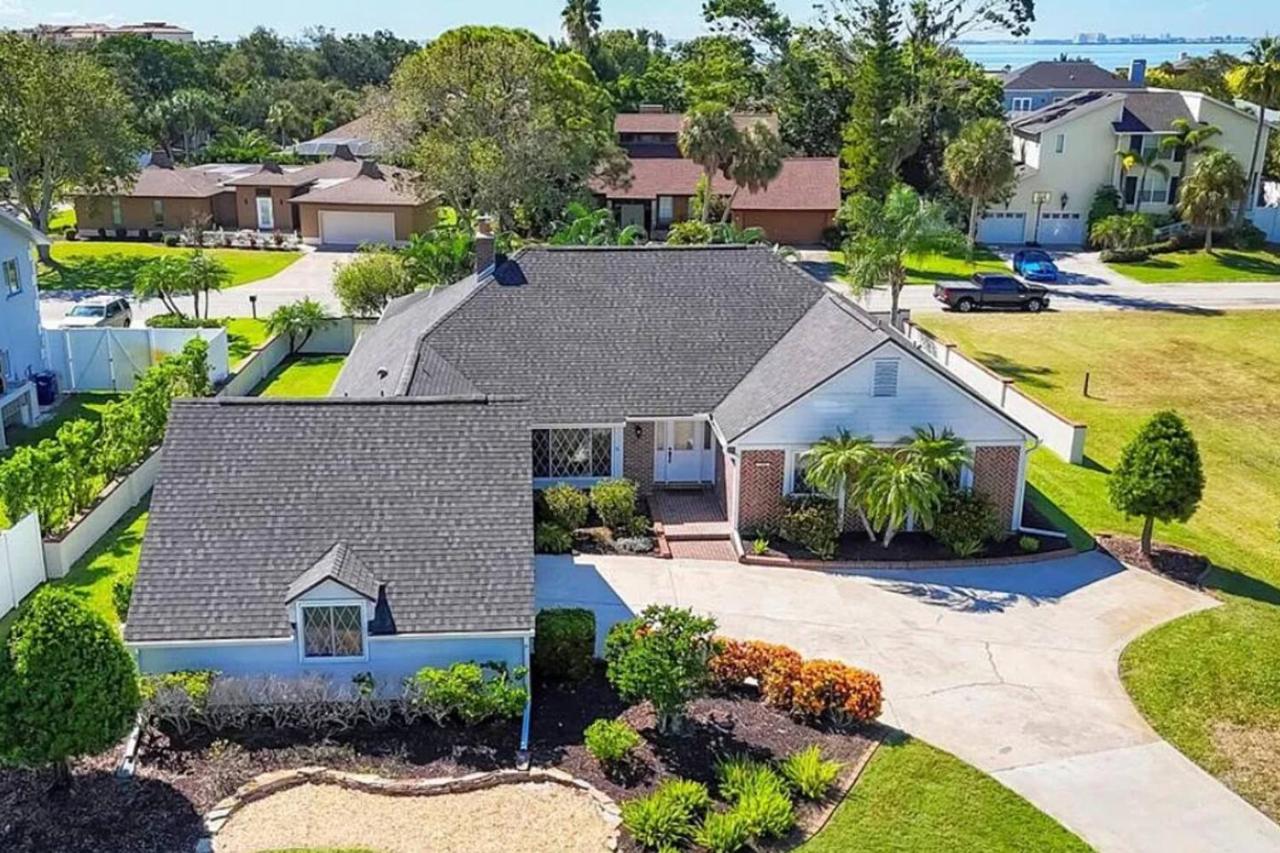 Heated Pool -Game Rm- King Stes- Family Ready-Firepit, Across from IMG - Chambres d'hôtes Bradenton