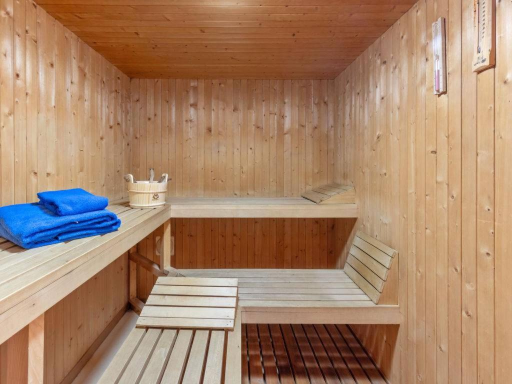 Ferienwohnung Parkareal Davos - freier Blick auf Berge, ruhig, sonnig, SW-Balkon, Parkplatz - Chambres d'hôtes Davos