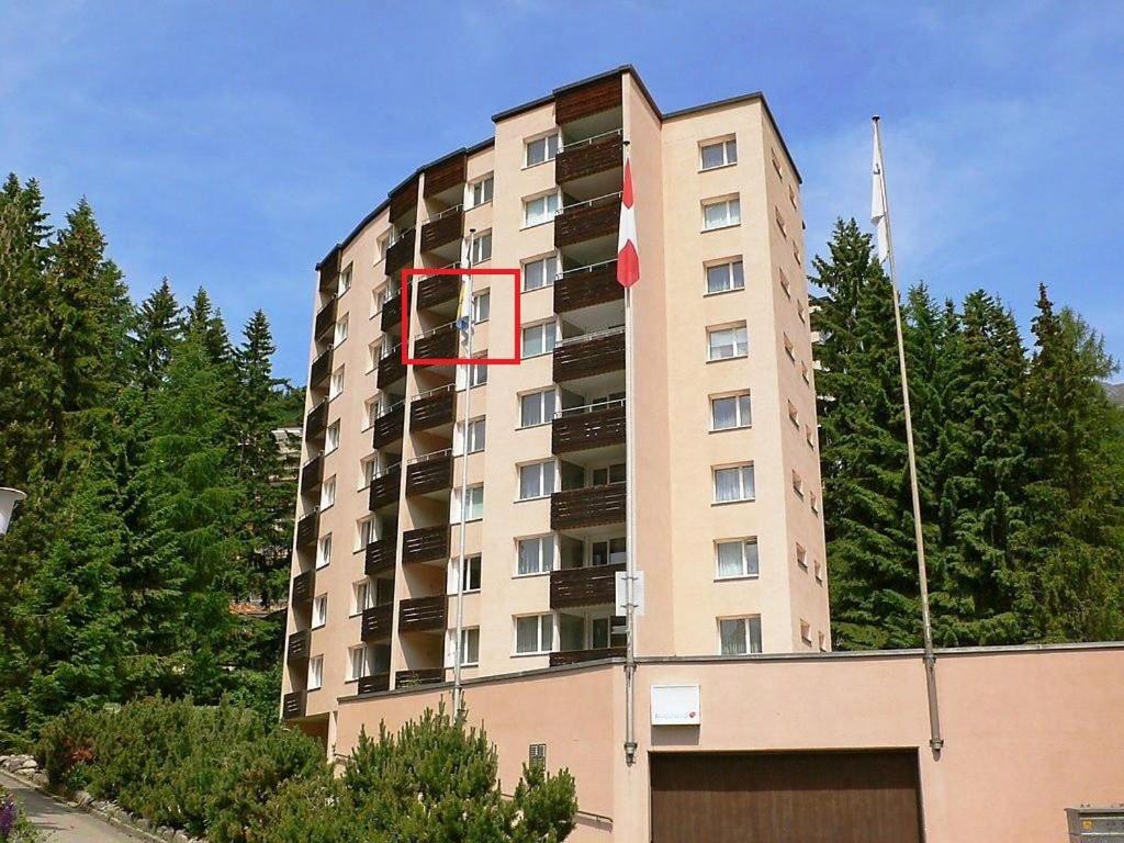 Ferienwohnung Parkareal Davos - freier Blick auf Berge, ruhig, sonnig, SW-Balkon, Parkplatz - Chambres d'hôtes Davos