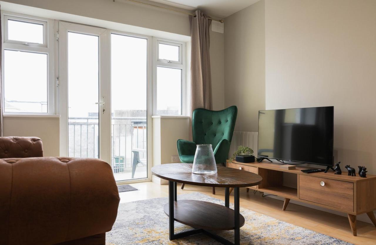 Stay by the Sea Salthill - Entire Apartment - Chambres d'hôtes Galway