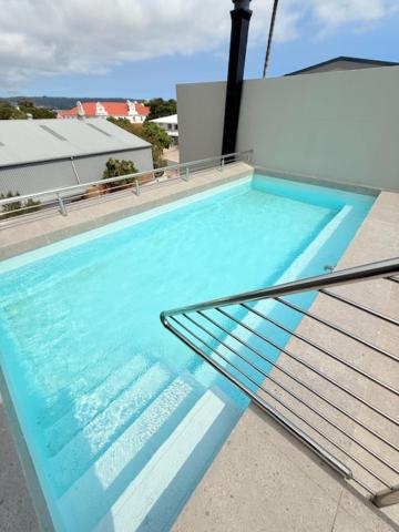 Seahorse Knysna-311 Patimo Opulent Apartment - B&B Knysna