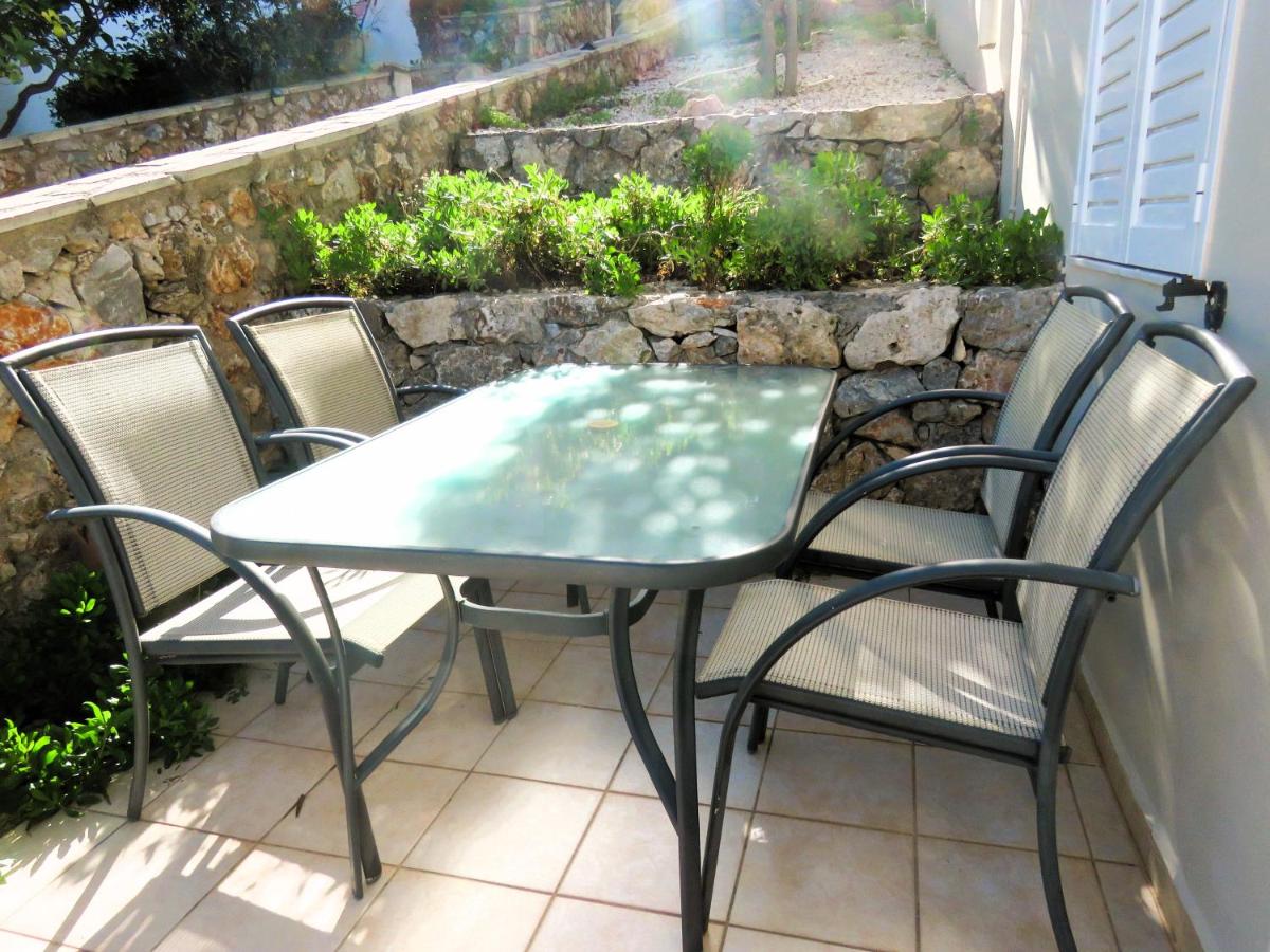 Plaka Center Gem with sea view and shared pool - B&B Pláka