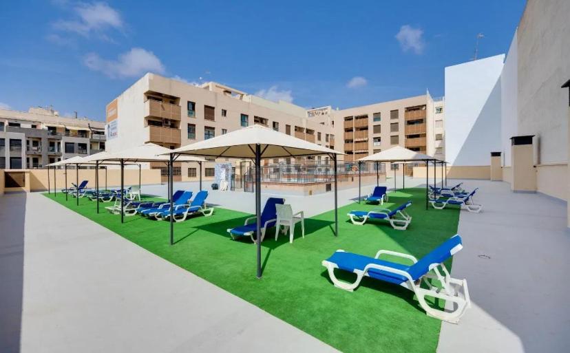 Carina Apartment & Parking - Ferienwohnung Torrevieja