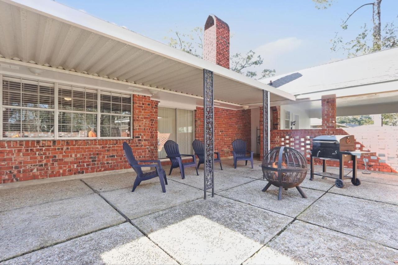 Rustic Retreat 5-BR Home with Backyard Oasis - Bed and Breakfast Baton Rouge