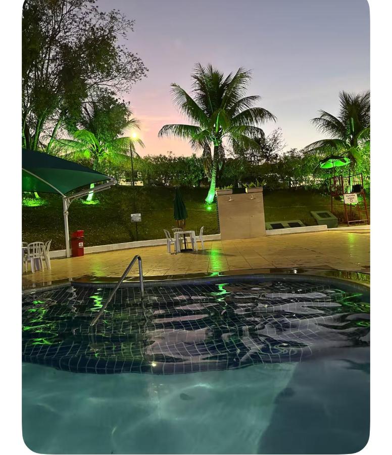 Flat com vista do lago e piscina aquecida - B&B Caldas Novas