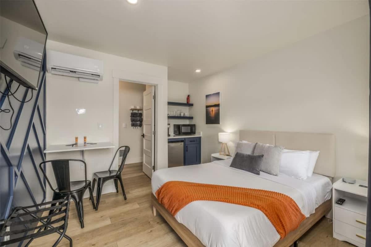 The Flats- Studio #6- Modern Downtown Stay - B&B Coeur d'Alene