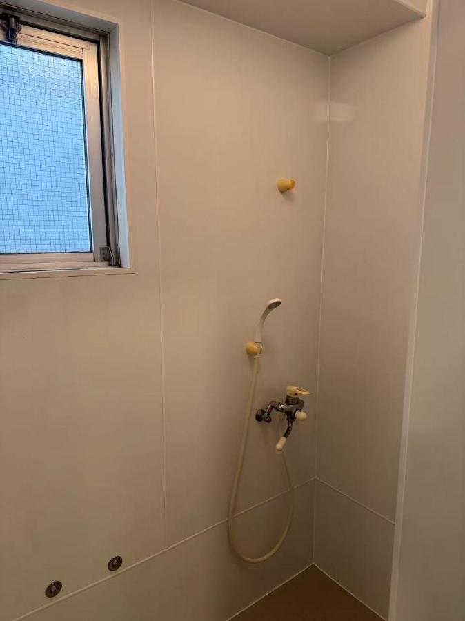 Clear Sky Guesthouse 205 Direct to Narita Airport, 8-minute walk from Kinshicho Station, within walking distance of Asakusa and Clear Sky Tower, 50 minutes to Disneyland, 1 minute to the mall - Chambres d'hôtes Tokyo