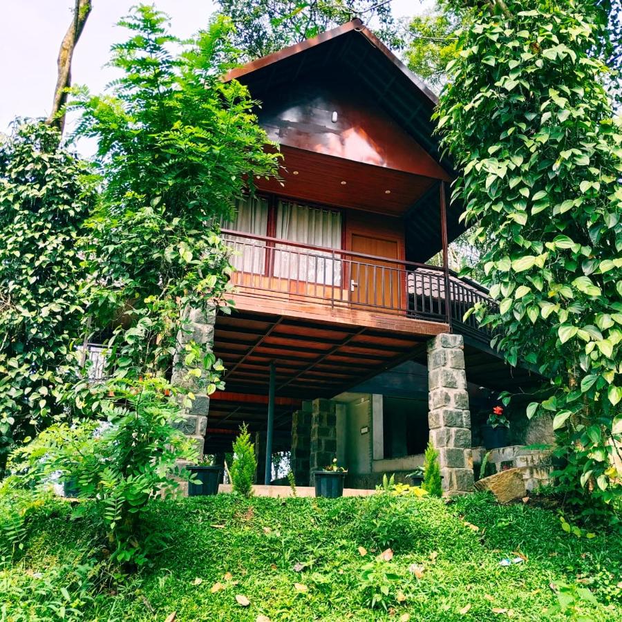 Amrita Nanda Farm Stay - Near Munnar 21 km from town - B&B Anaikal
