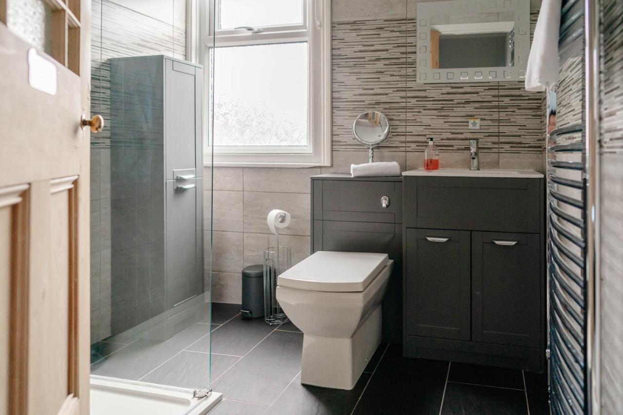 Charming Terrace Steps from City Walls and River - Bed and Breakfast York