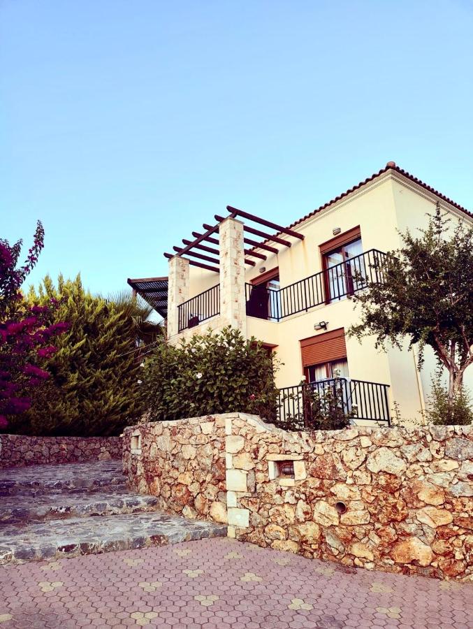 Villa Nelly with Private Pool in Plaka just 2 min Drive to Almyrida Beach - B&B Pláka