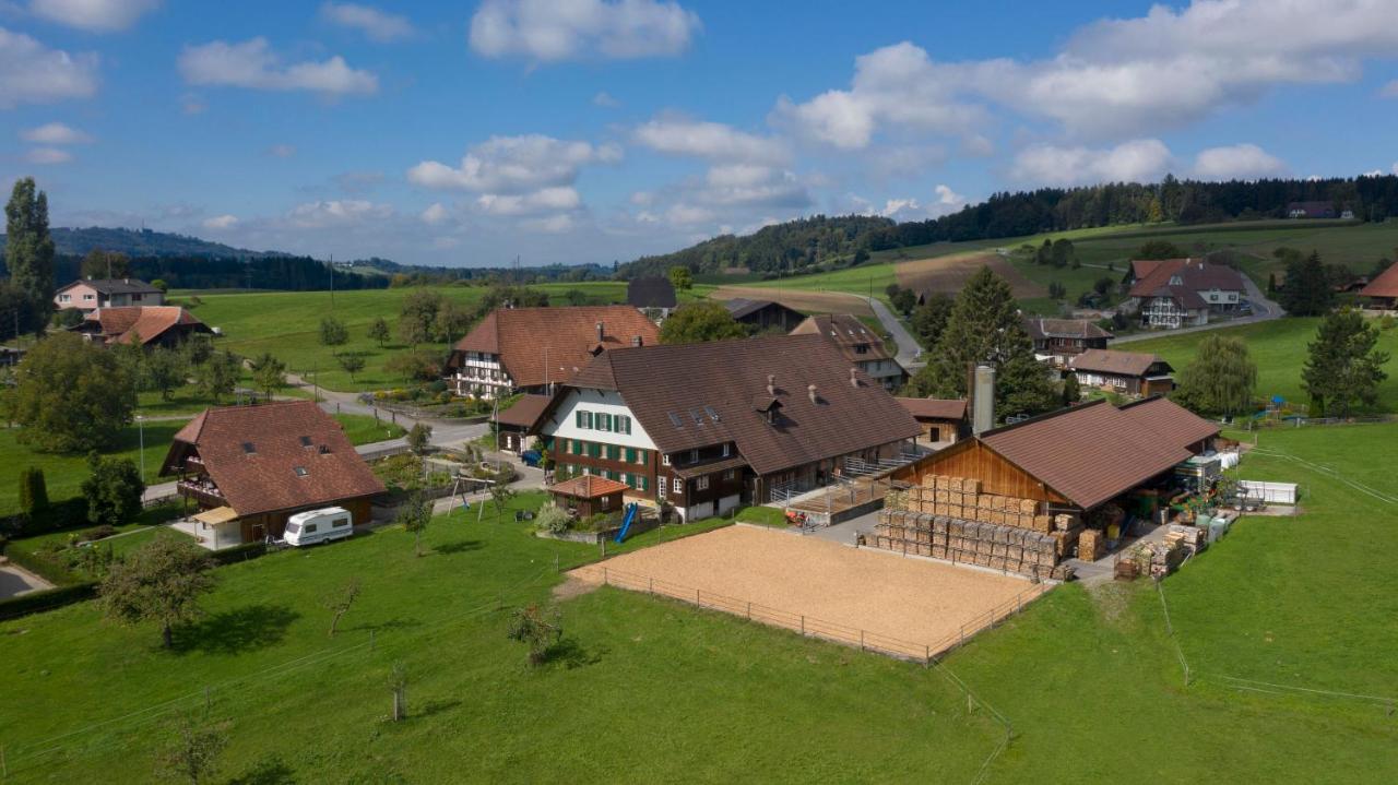 Lodge24 - zwischen Stadt und Land - Bed and Breakfast Illiswil
