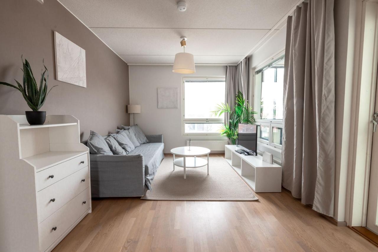 2ndhomes 2BR apartment with sauna and stunning balcony - Chambres d'hôtes Helsinki