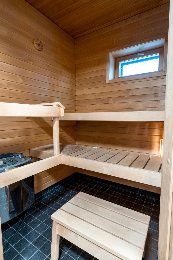 2ndhomes 2BR apartment with sauna and stunning balcony - Chambres d'hôtes Helsinki