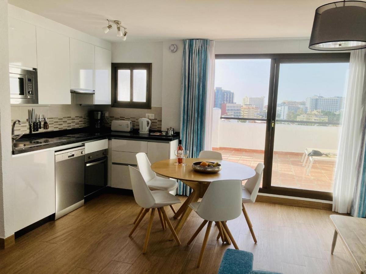 Marvellous Sea Views 2 Bed Pueblo Evita - Chambres d'hôtes Benalmádena