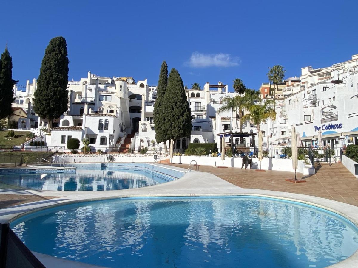 Marvellous Sea Views 2 Bed Pueblo Evita - Chambres d'hôtes Benalmádena