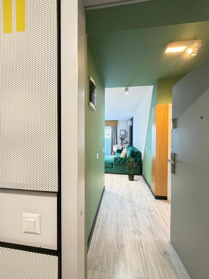 Stylish Ava Towers Apartments by Glam with Parking Option - B&B Suceava