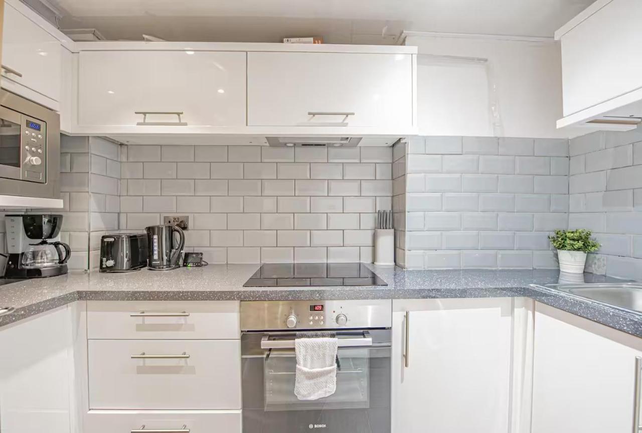 Bright Modern 2 bed flat 5 min walk to Marble Arch - Chambres d’hôtes Londres