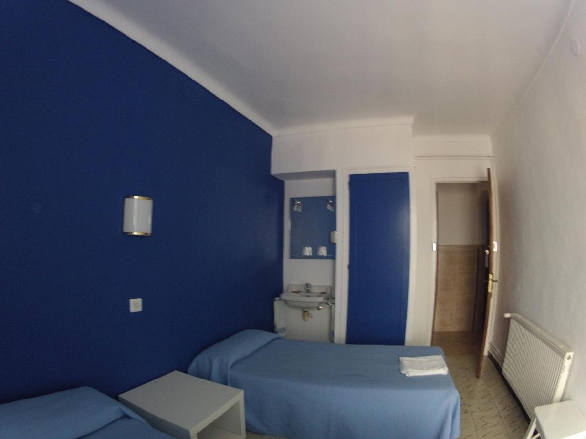 Twin Room with Balcony and Shared Bathroom