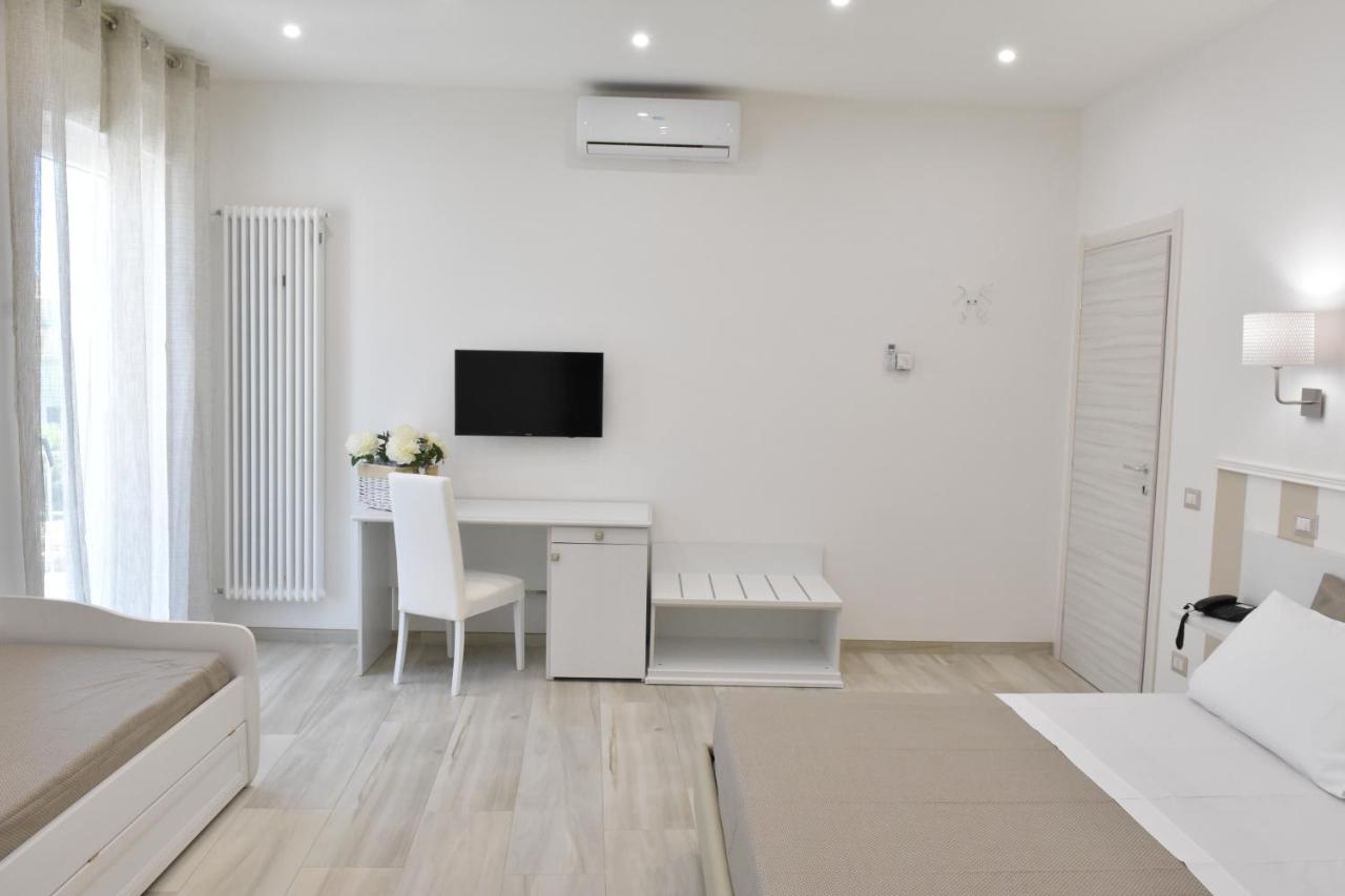 Deluxe Double or Twin Room with Balcony