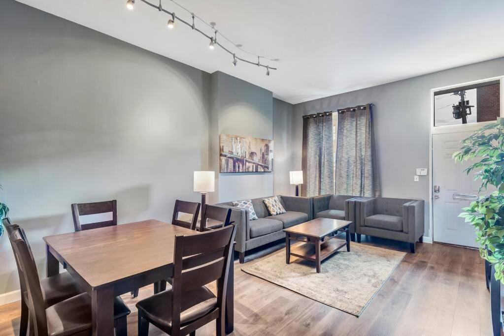 Settle into Soulard 6 Bedrooms 4 full baths - B&B St Louis
