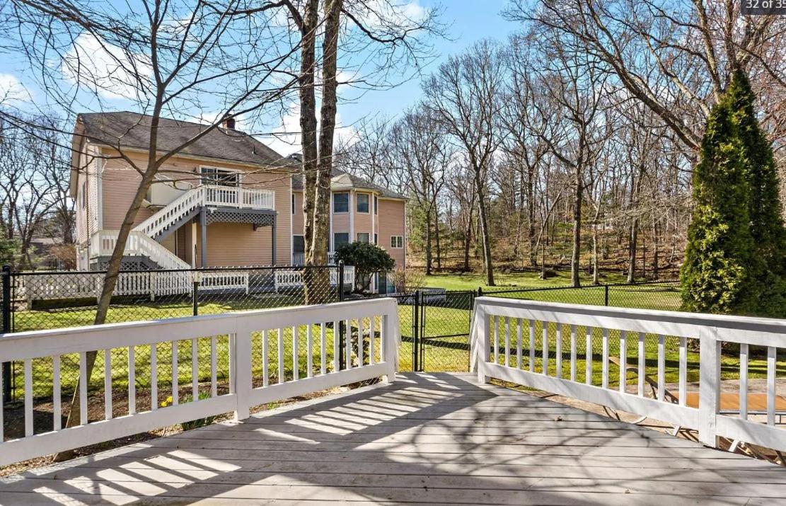 Entire Saunderstown Home with Pool - B&B North Kingstown