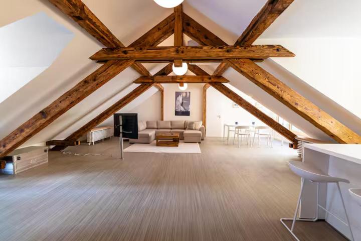 White Apartment - Large Spacious Penthouse Loft - Wifi, Free Parking, AC - B&B Baden-Baden