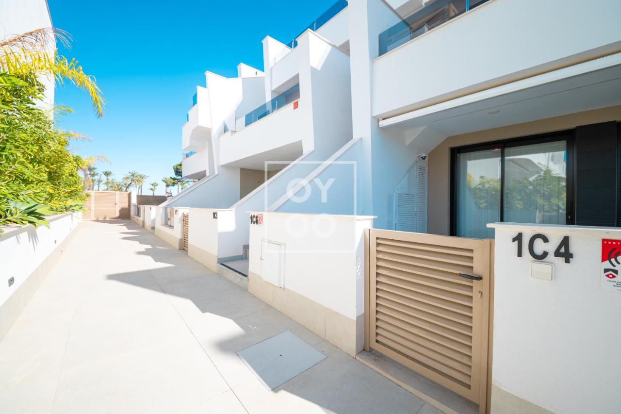 La Llana penthouse oasis with rooftop kitchen and pool - by OYOOSTAYS - Chambres d'hôtes San Pedro del Pinatar