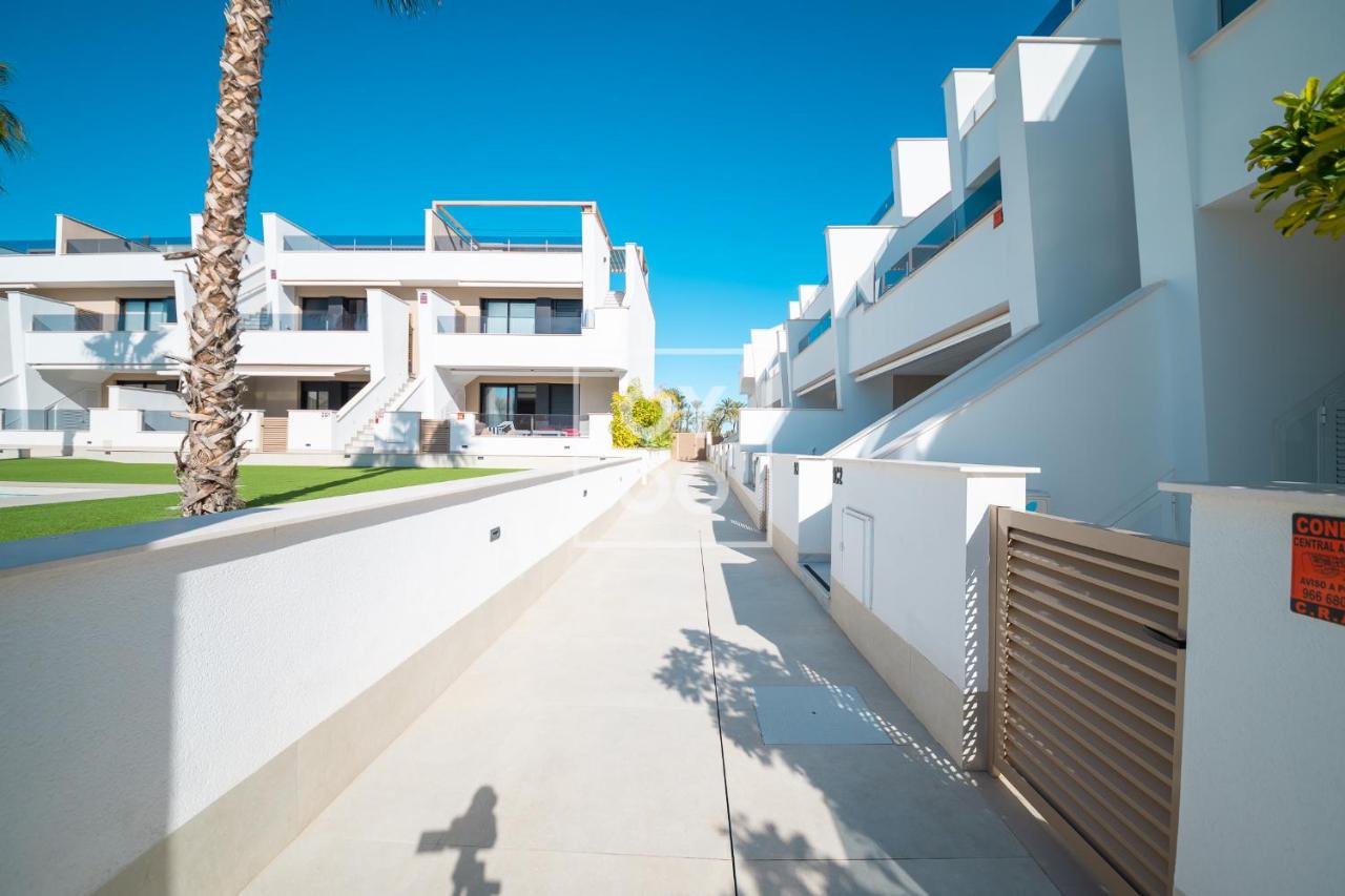 La Llana penthouse oasis with rooftop kitchen and pool - by OYOOSTAYS - Chambres d'hôtes San Pedro del Pinatar