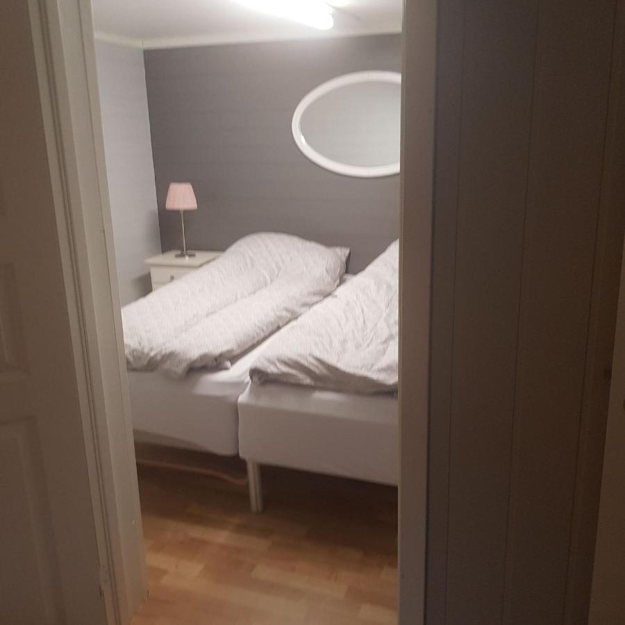 Cosy living room, bedroom and bathroom and kitchen area - B&B Kolavåg