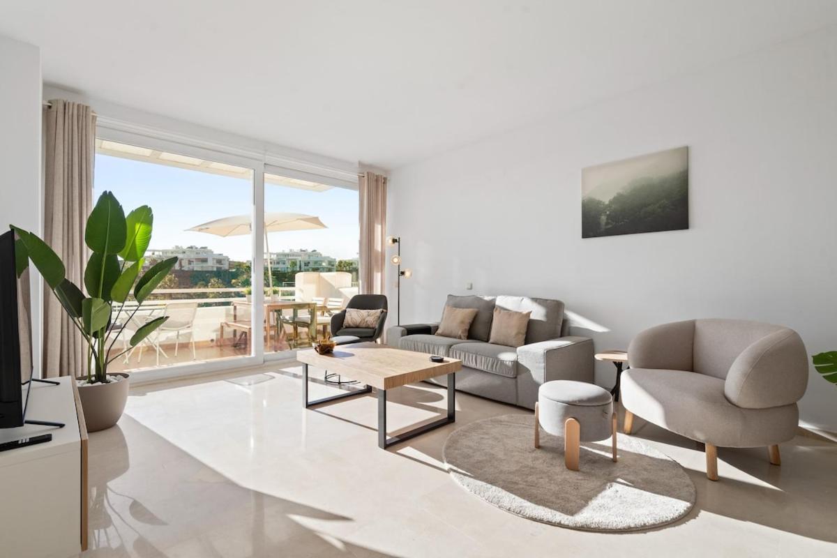 Stylish 2-Bedroom Apartment in Alcazaba Lagoon RDR529 - B&B Estepona