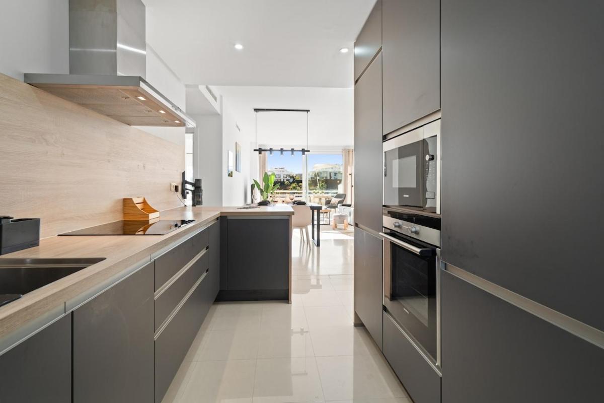 Stylish 2-Bedroom Apartment in Alcazaba Lagoon RDR529 - B&B Estepona