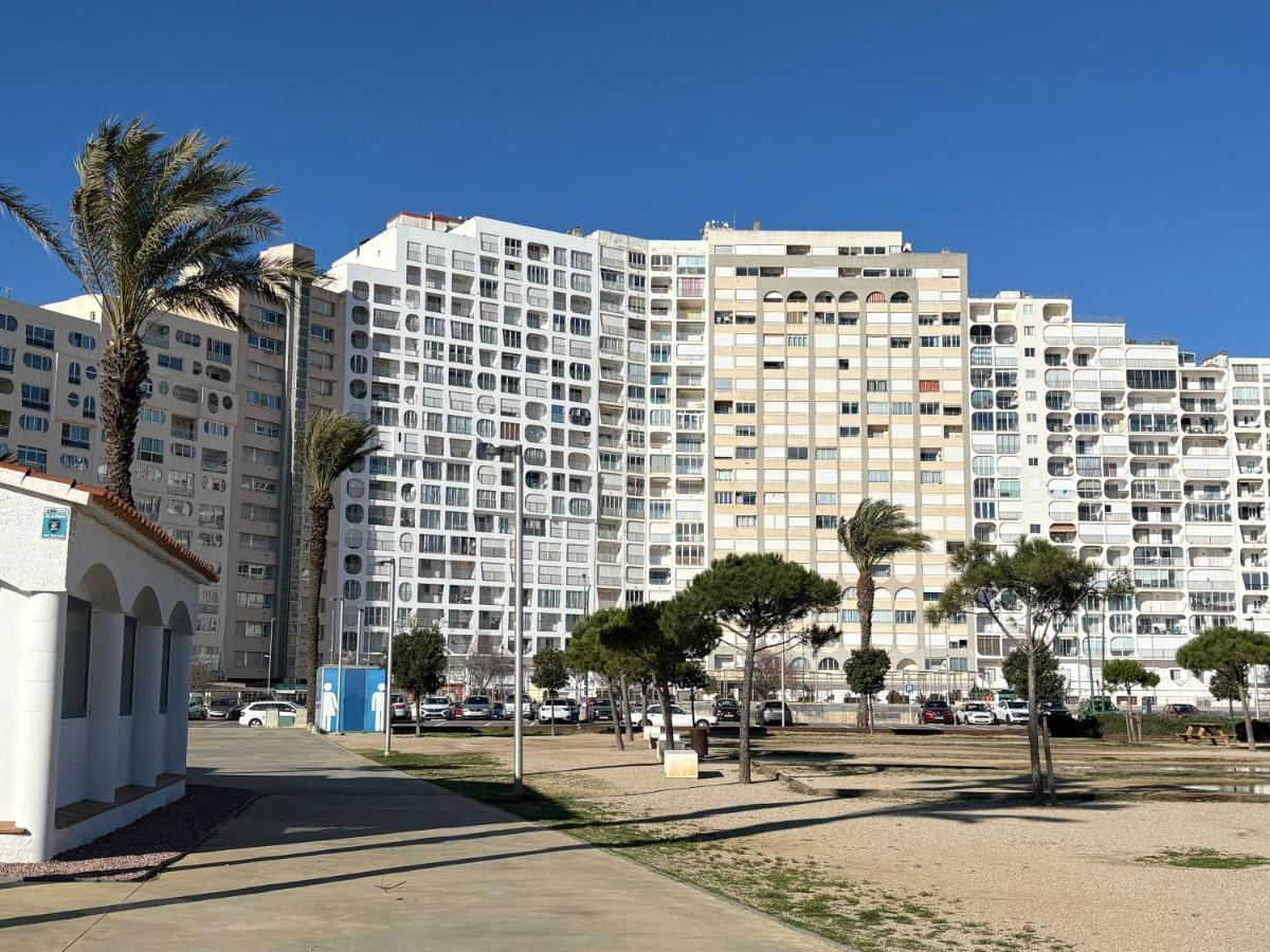 Sweet Dreams Apartment, estilo y confort en 1ª línea, Renovado, Práctico y Anfitrión 5 Estrellas" - Chambres d'hôtes Empuriabrava