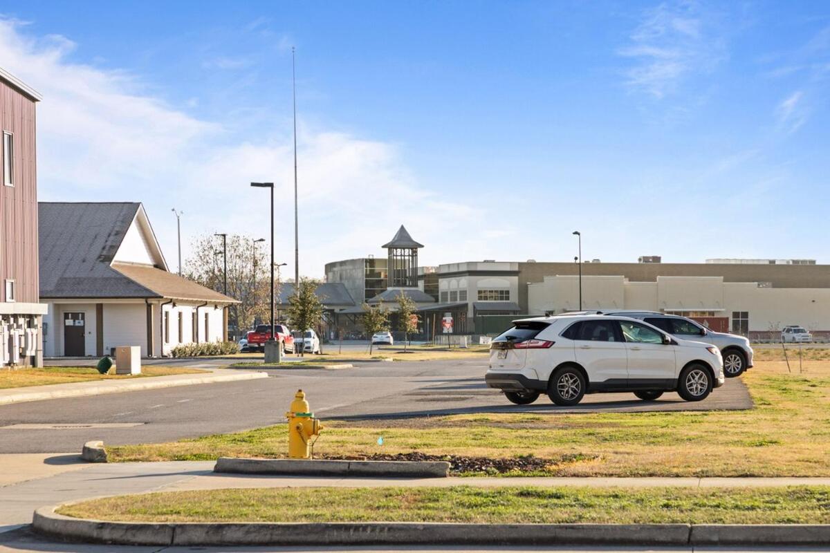 NEW Willow House KING Garage Sports Complex - B&B Youngsville