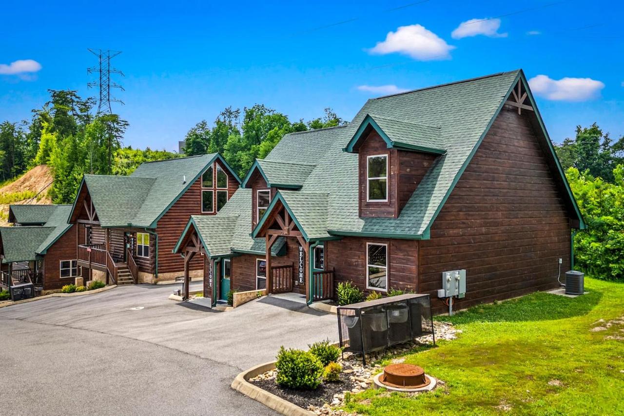 2 min to Dollywood l Hot Tub l Close to Attractions - Bed and Breakfast Pigeon Forge