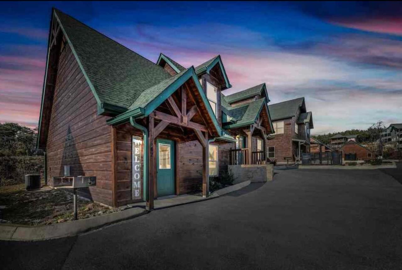 2 min to Dollywood l Hot Tub l Close to Attractions - Bed and Breakfast Pigeon Forge