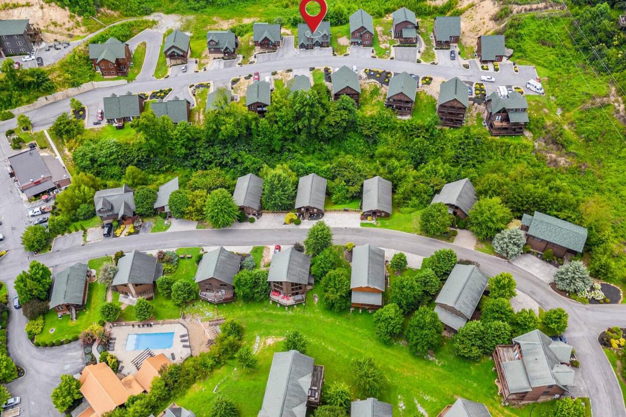 Close to Dollywood & The Island in PF l Hot Tub - B&B Pigeon Forge